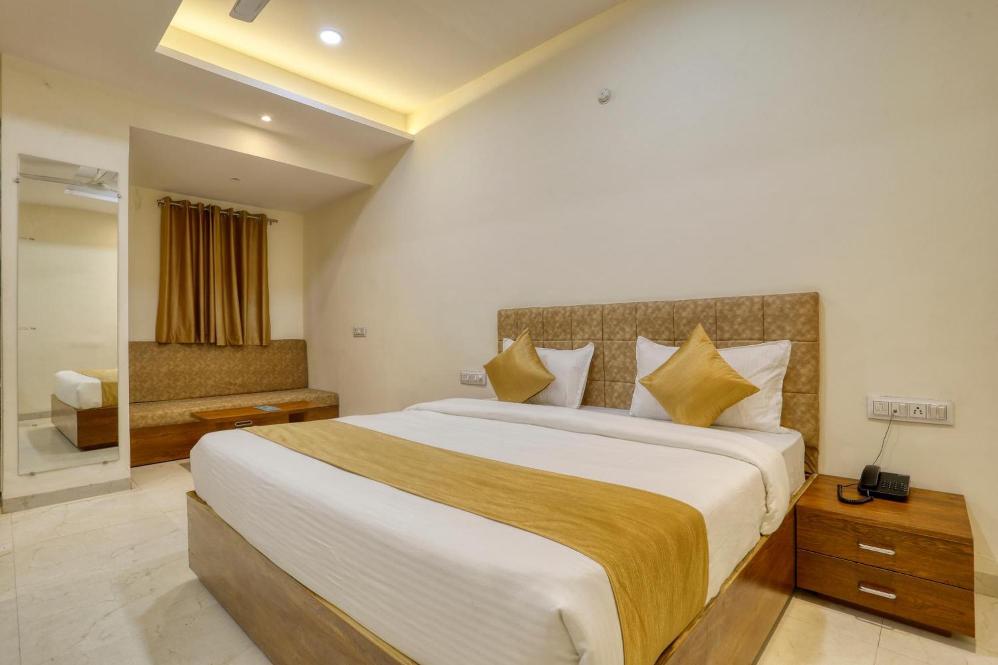 Soonstay Hotel Konark Indaur Kültér fotó